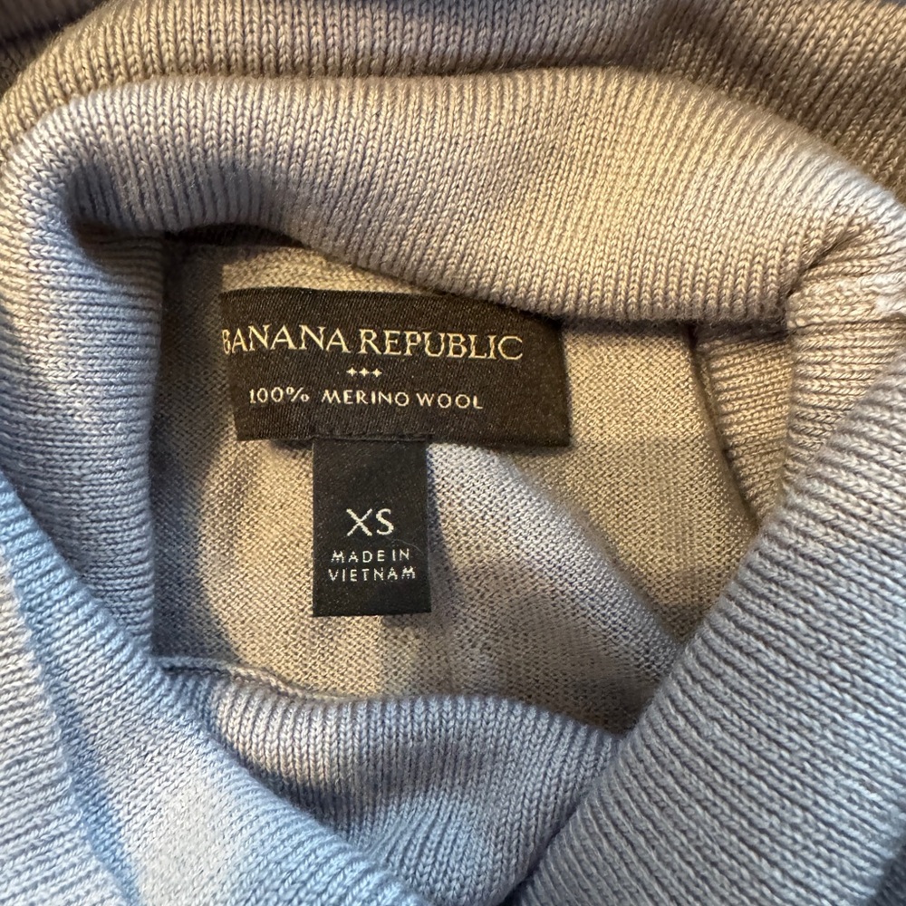 Stunning Banana Republic Light Lavender Turtleneck Sweater- XS - Picture 7 of 10